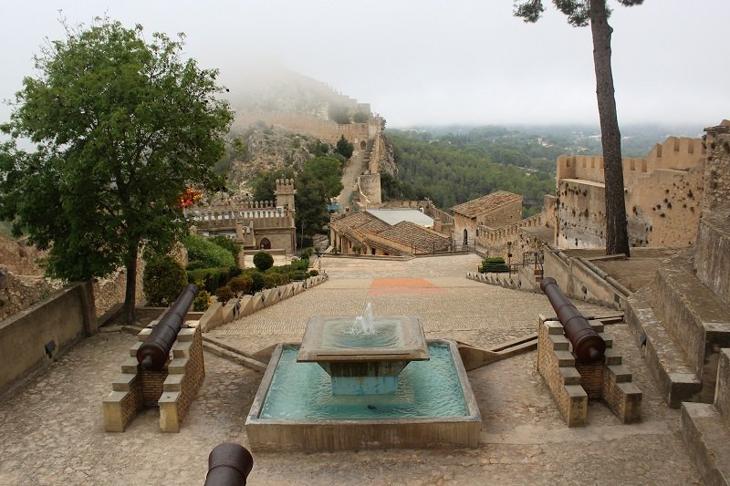 Castell de Xativa - zamek niedaleko Walencji, Hiszpania
