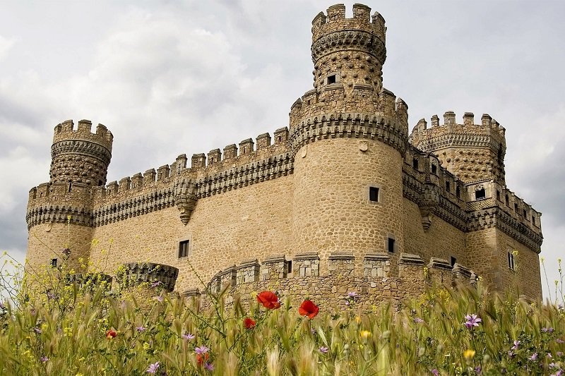 Hiszpania - zamek Castillo de Mendoza koło Madrytu