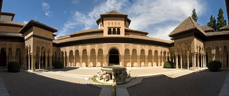 Alhambra - Granada. Poznaj pałac arabski - zabytek UNESCO, główną atrakcję turystyczną w Hiszpanii