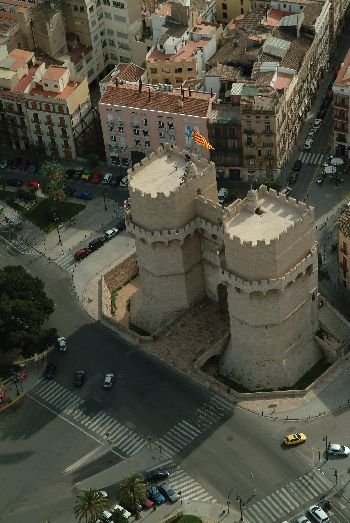 Torres de Serrano - bliźniacze wieże obronne w Walencji