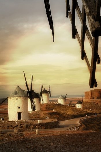 Consuegra, Hiszpania - słynne wiatraki z powieści Cervantesa - Don Kichote z La Manchy
