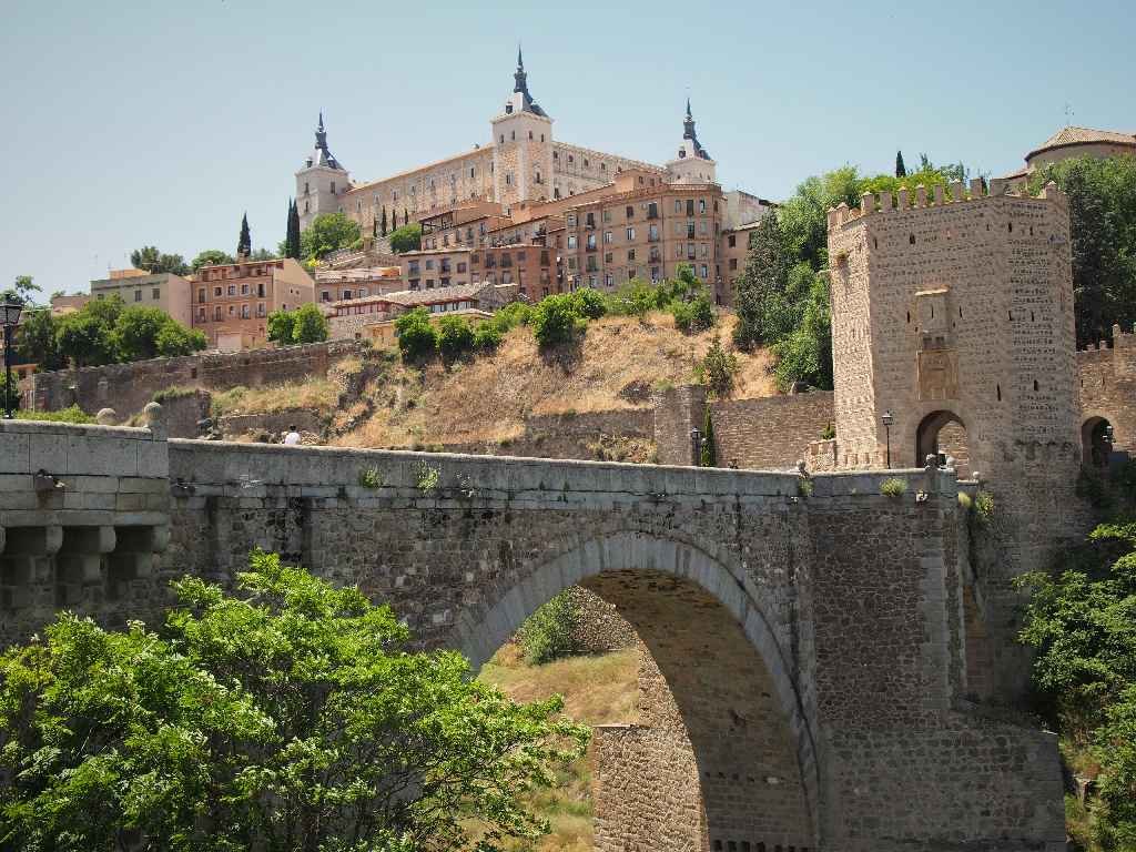 Puente de Alcántara - zabytkowy most w Toledo (Hiszpania)