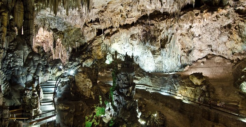 Jaskinia w Nerja - Hiszpania, Andaluzja. Atrakcje turystyczne na Costa del Sol.