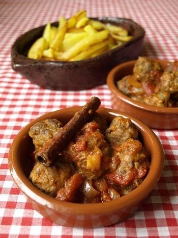 Hiszpański przepis na pulpety w sosie pomidorowym