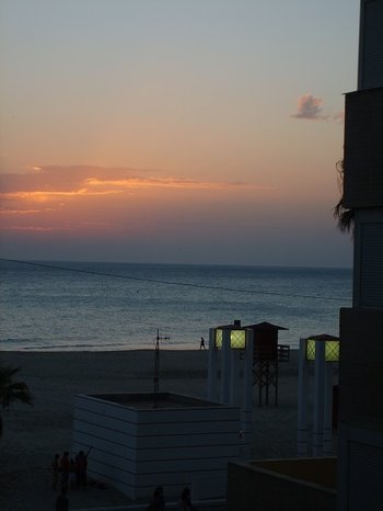 Playa de la Victoria - plaża miejska w Kadyksie uznawana jest za najlepszą plażę miejską w Europie
