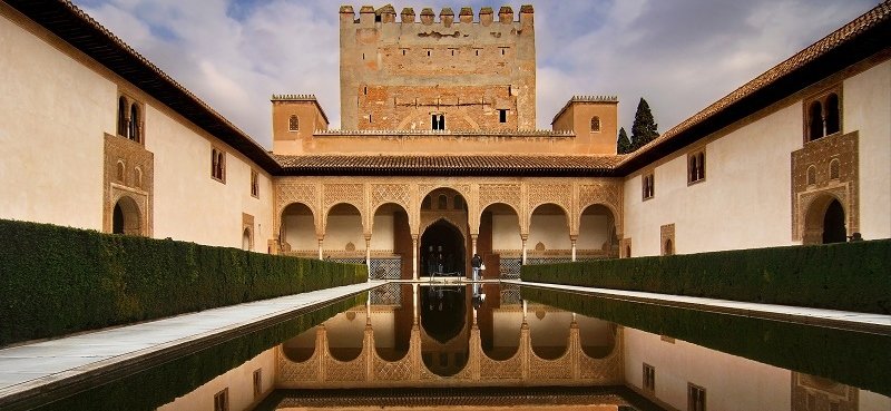alhambra-patio-arrayanes.jpg