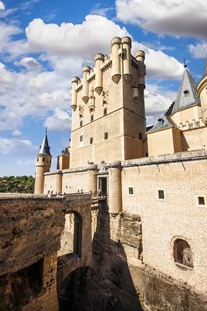 Alkazar czyli zamek to jedna z atrakcji Segowii w Kastylii i Leon