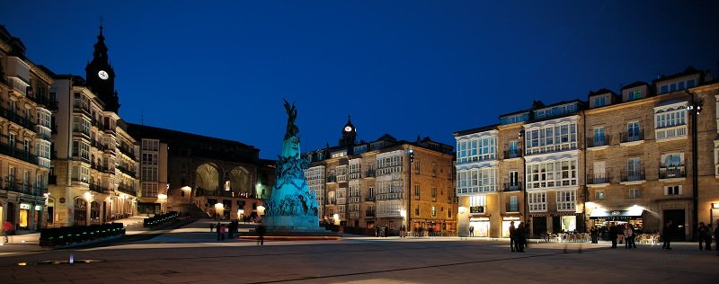 Plaza de la Virgen Blanca - plac w mieście Vitoria w Kraju Basków