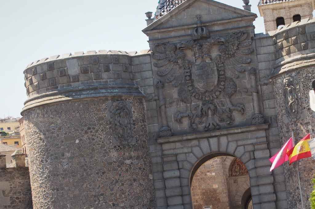 Puerta de Bisagra - brama miejska w Toledo (Hiszpania)