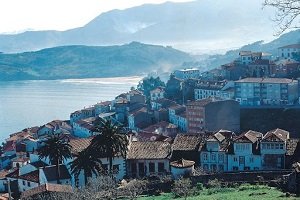 Lastres - rybacka wioska na wybrzeżu w Asturii