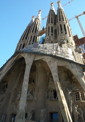 Sagrada Familia w Barcelonie - symbolika architektury Gaudiego