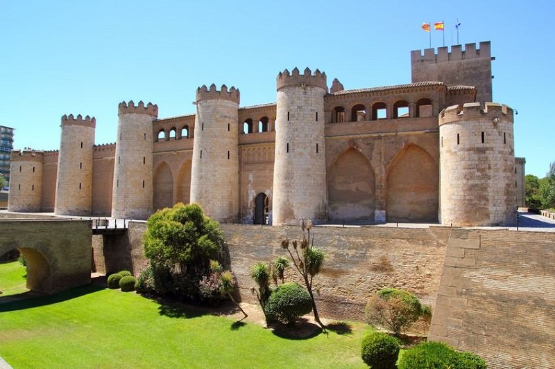 Hiszpania - średniowieczny zamek arabski Aljaferia w Saragossie