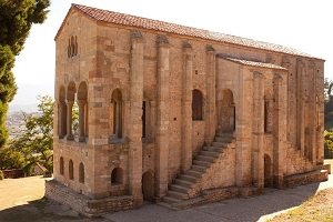 Kościół romański Santa María del Naranco w Oviedo (Asturia, Hiszpania)