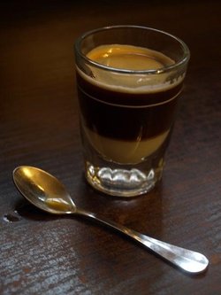 Pyszna kawa po hiszpańsku - café bombón