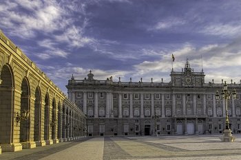 Najczęściej zwiedzane zabytki i muzea w Hiszpanii (Pałac Królewski w Madrycie)