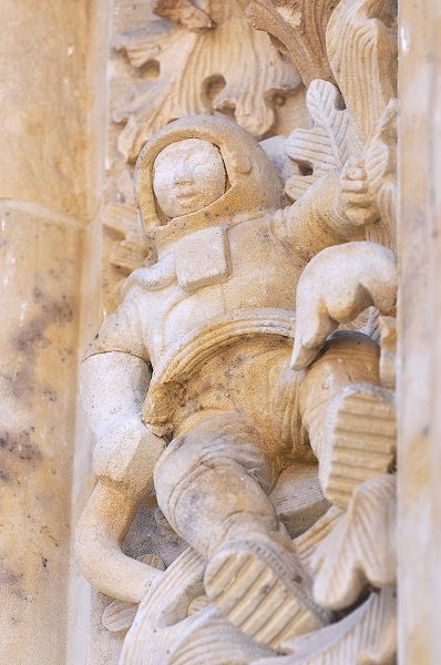 Katedra w Salamance - rzeźba przedstawiająca postać astronauty
